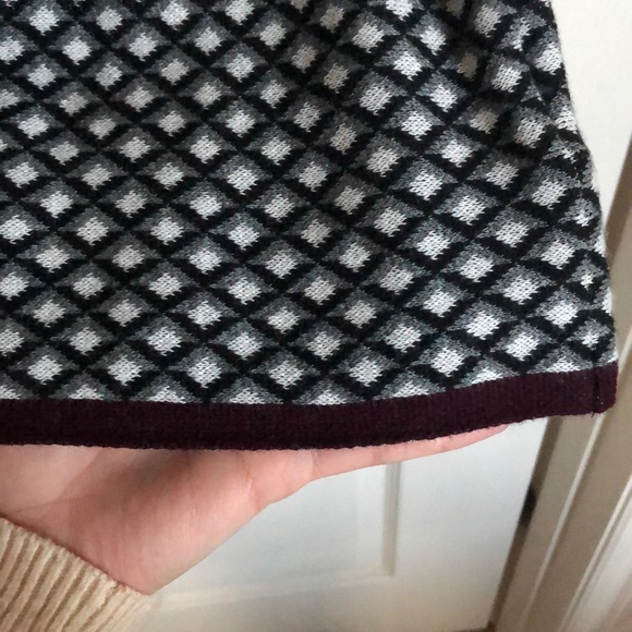 GEO PRINT FIT SWEATER DRESS - Picture 8 of 11